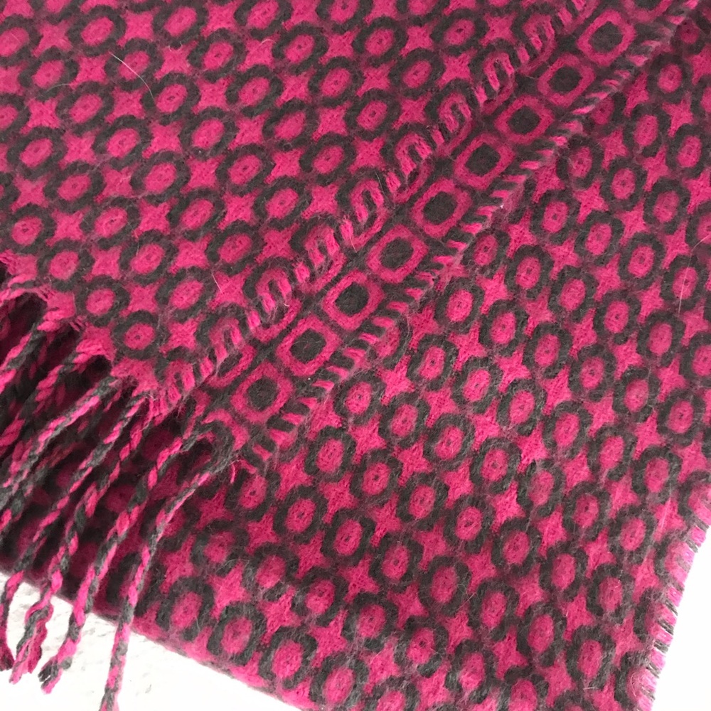 🎄🎁NEW Cashmere scarf - NWOT